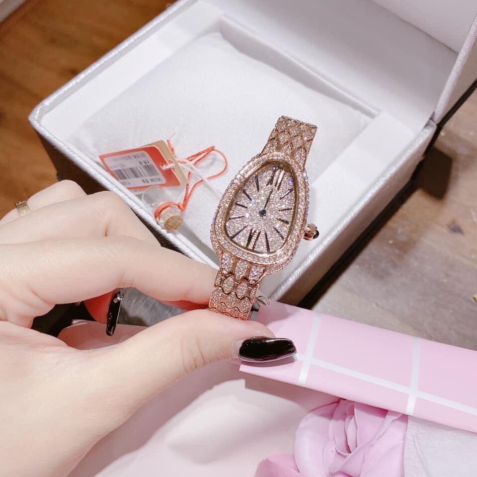 Đồng Hồ Davena Nữ D61595 Kiểu Mặt Rắn Full Đá 23.5x31.5mm Rose Gold Chính Hãng