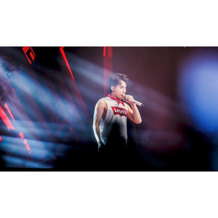 Áo tanktop trắng Sơn Tùng MTP