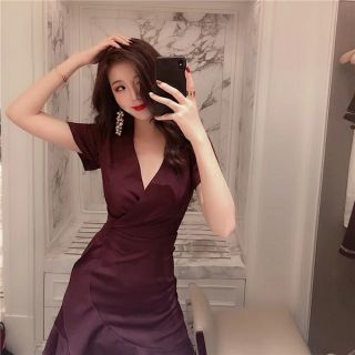 VÁY VẠT CHÉO CỔ V ĐUÔI CÁ SIÊU SANG CHẢNH