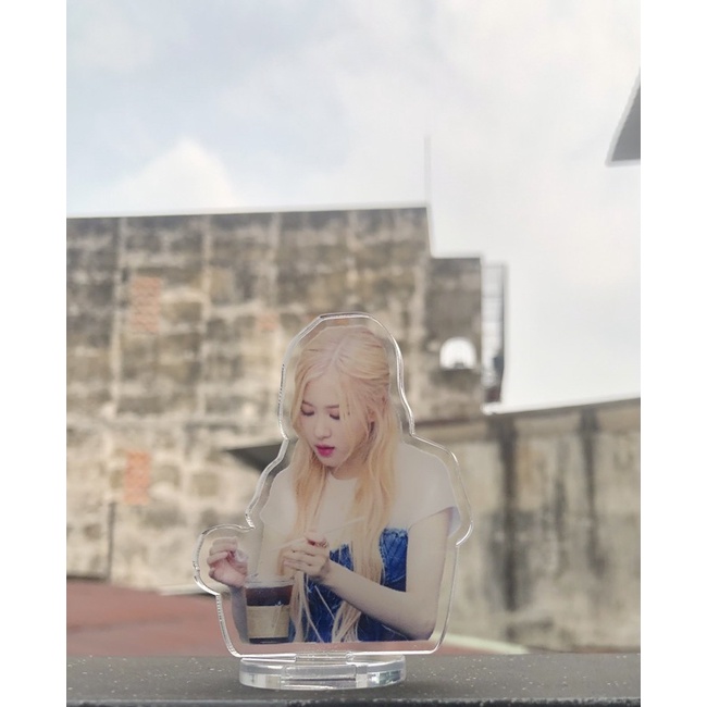 STANDEE- HÌNH ROSÉ