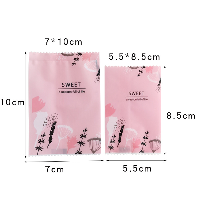 Túi giấy đựng bánh kẹo làm quà tặng phong cách Giáng sinh 2021