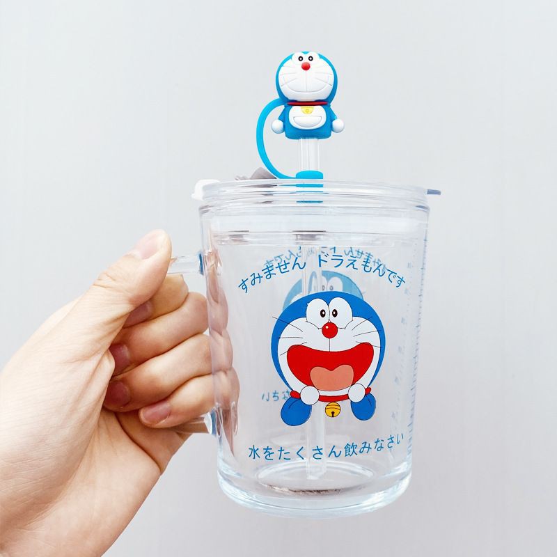 BÌNH LY NƯỚC DORAEMON THỦY TINH  KÈM NẮP VÀ ỐNG HÚT XINH TƯƠI