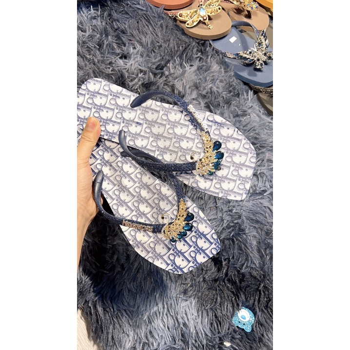 DÉP HAVAI ĐẾ VUÔNG KÈM CHARM