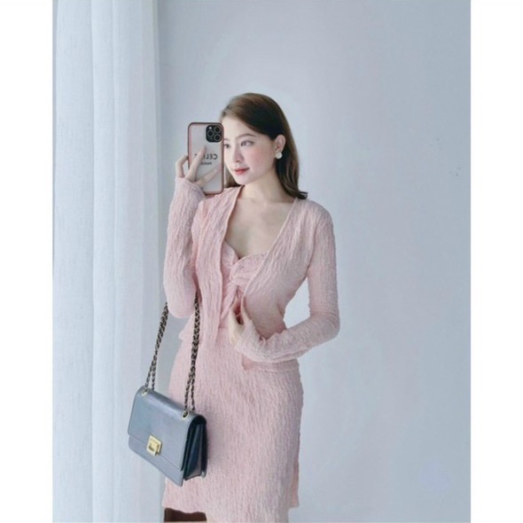 Sét xốp đầm 2 dây xoắn ngực ôm body kèm áo khoác cực xinh , chất thun xốp dày dặn ly