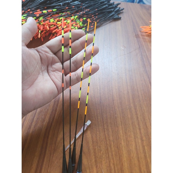 Ngọn phao đổi màu tăm to, tăm nhỏ rõ nét