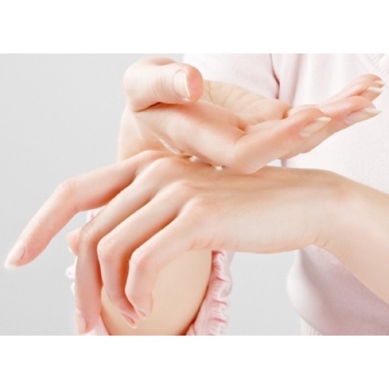 Kem Dưỡng Da Tay Hatomugi Moisturizing The Hand Cream 65g - Kem tay Hatomugi ý dĩ