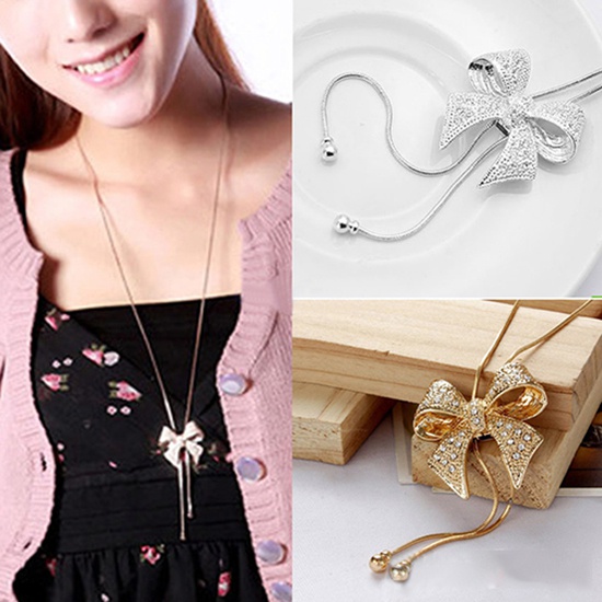 Dây chuyền tạo hình chiếc nơ đính đá và ngọc đẹp mắt