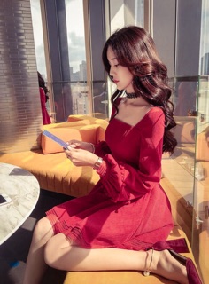 Đầm xoè nhung viền ren