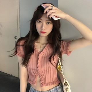 Áo croptop cúc xẻ vạt