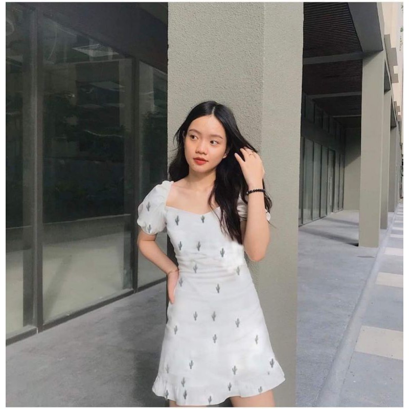 đầm basic cổ vuông họa tiết xương rồng