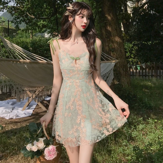 Váy hai dây cổ tích thêu hoa voan hiện đại -cổ trang chất đẹp Vintage J0019 | BigBuy360 - bigbuy360.vn