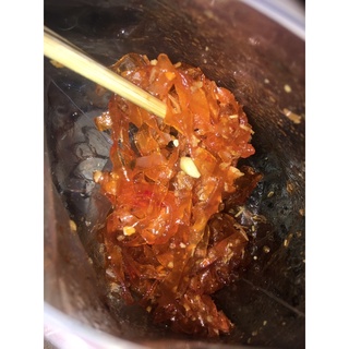 Bánh tráng đỏ sốt me sate