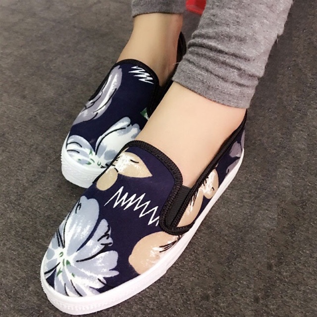 Giày slip on họa tiết hoa VV05 | BigBuy360 - bigbuy360.vn