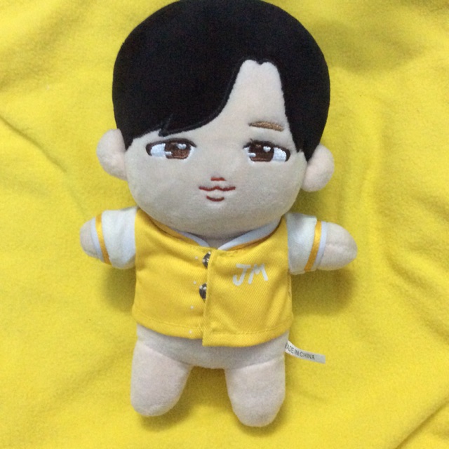 BÚP BÊ BAECHIM JIMIN BTS KÈM ÁO BOMBER VÀNG