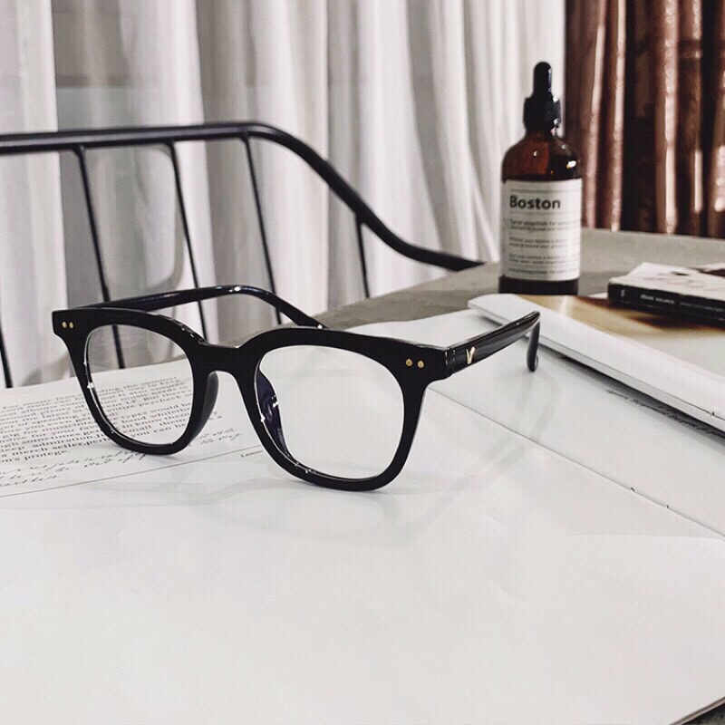 Mắt kính giả cận chữ V form vuông hot trend