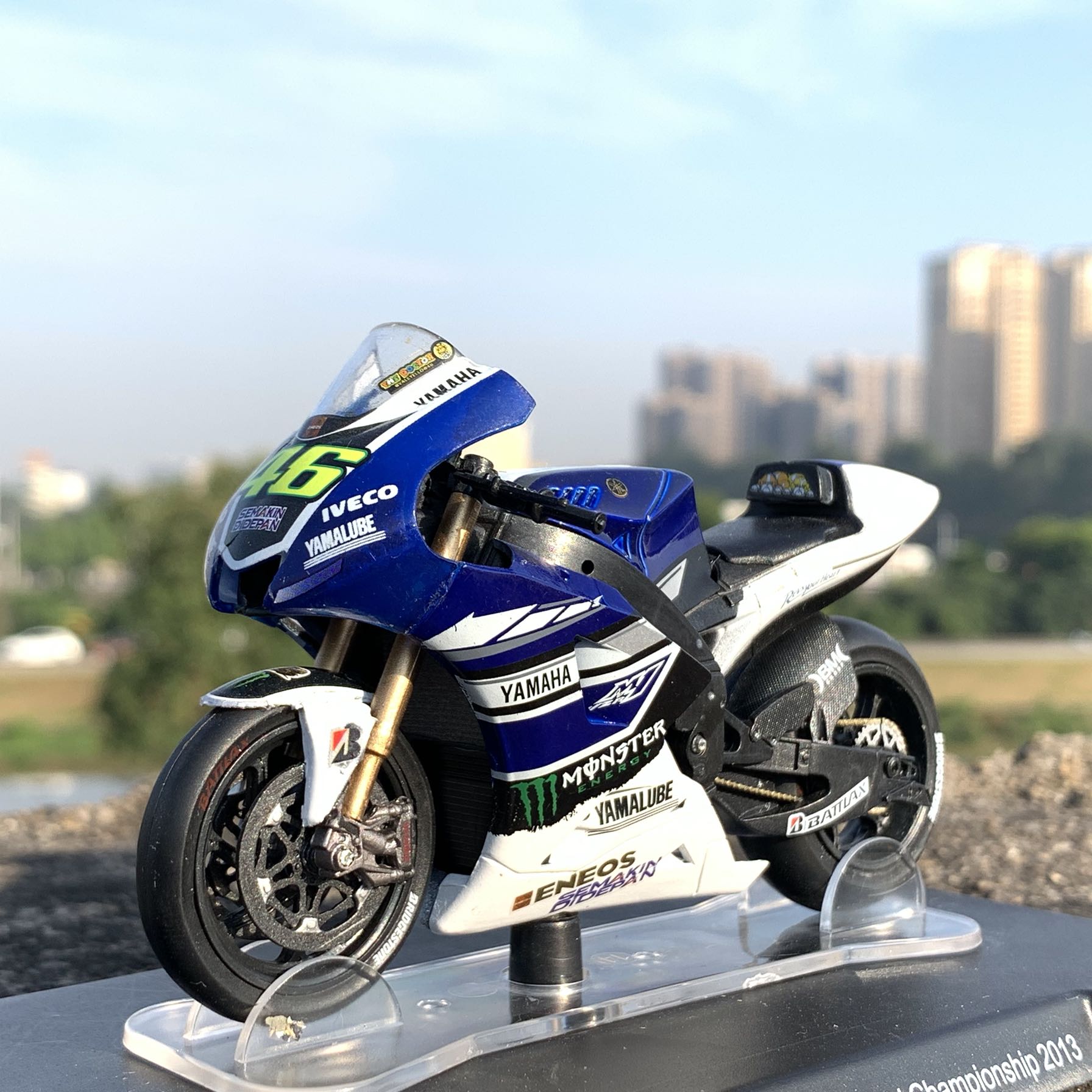 Mô Hình Xe Mô Tô Yamaha Moto Gp M1 99 Dài 11.5 cm Tỉ Lệ 1: 18