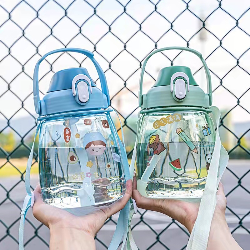Bình Uống Đựng Nước 1.3L có dây đeo, kèm sticker 374