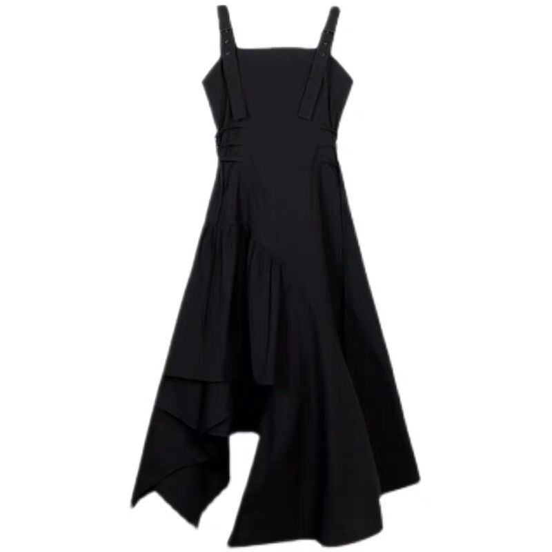 Váy hai dây Black vạt khuyết