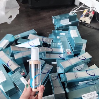 Kem nền Collagen Moisture Enough.