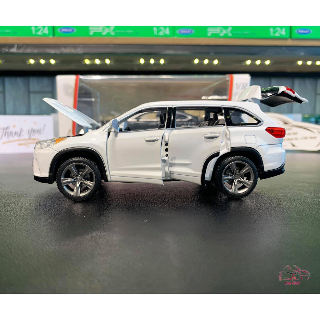 Mô hình xe ô tô Toyota HighLander tỉ lệ 1:32 màu trắng