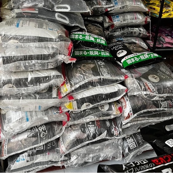 CÁT MÈO NHẬT ĐEN MOON CAT 15L-16L ⚡CHỈ 1 NGÀY⚡ - cát vệ sinh mèo đất sét - PET&JOI