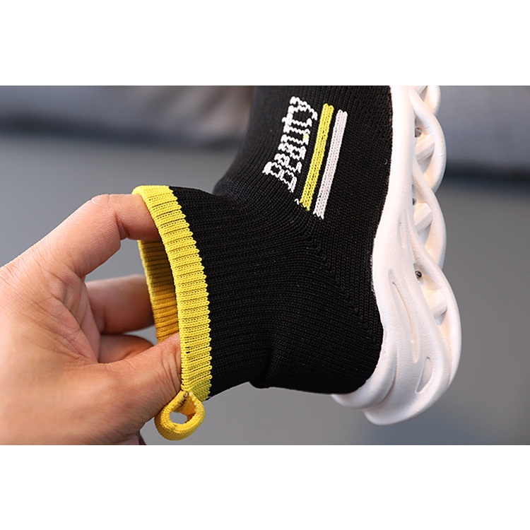 Giày Thể Thao Đế Mềm Siêu Nhẹ Thoáng Khí Có Đèn Led Thời Trang Unisex Cho Trẻ Em