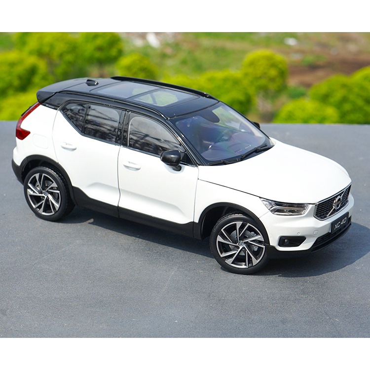 Mô hình xe Volvo XC40 tỉ lệ 1:18