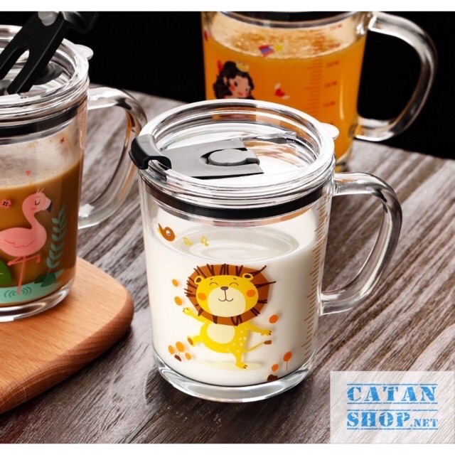 Ly thủy tinh chia vạch nắp đậy tặng kèm ống hút
