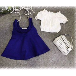 Set yếm trễ vai dễ thương cho bé gái.