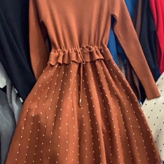 Đầm len rút eo. 320k.