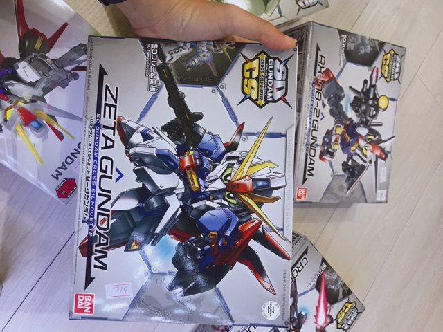 Gundam mô hình lắp ráp gồm ảnh thật