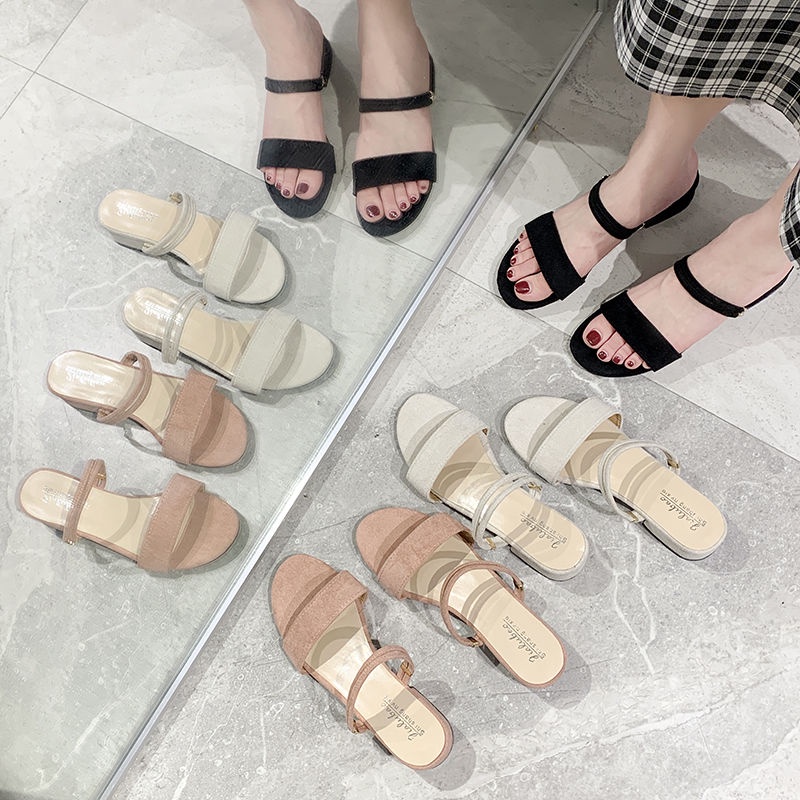 Giày Sandal Đế Thô Hai Cách Mang Thời Trang Sành Điệu