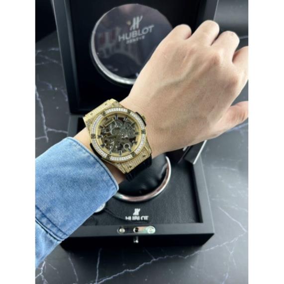 Đồng hồ cặp 2 chiếc nam máy cơ. HubIot size 42mm bảo hành 5 năm.