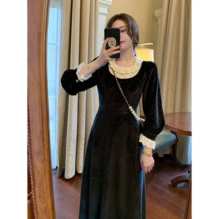Đầm nhung đen dài tay cổ viền ren phong cách retro