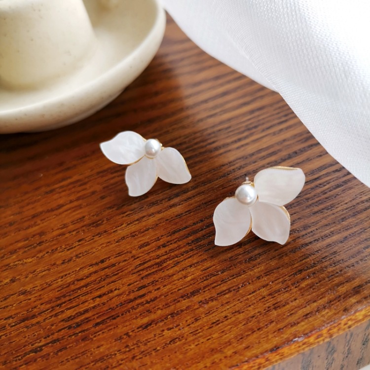 Khuyên tai kẹp không bấm lỗ chốt cố định K188 bằng hợp kim mạ vàng hình bông hoa đính hạt trai dáng ngắn Leous