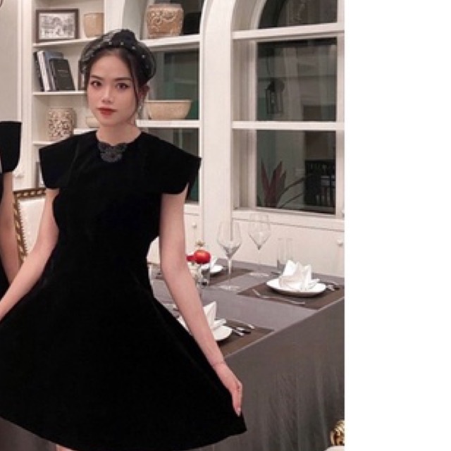 Pass váy nhung đen kèm charm đá