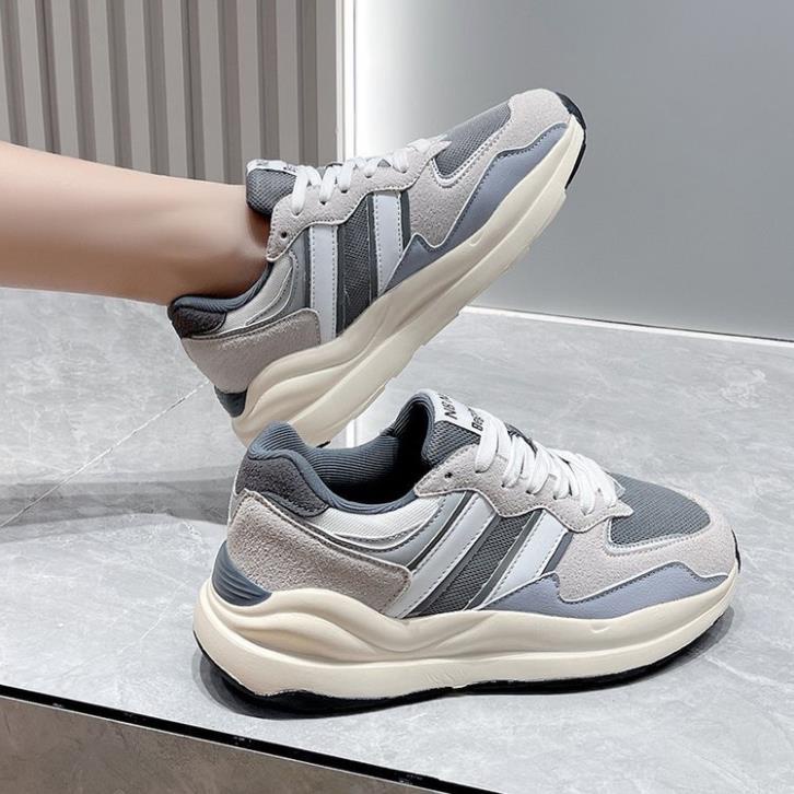 Giày thể thao Ulzzang Fashion xám vạch trắng độn đế nam nữ Giầy sneaker đế đen hot hit 2022