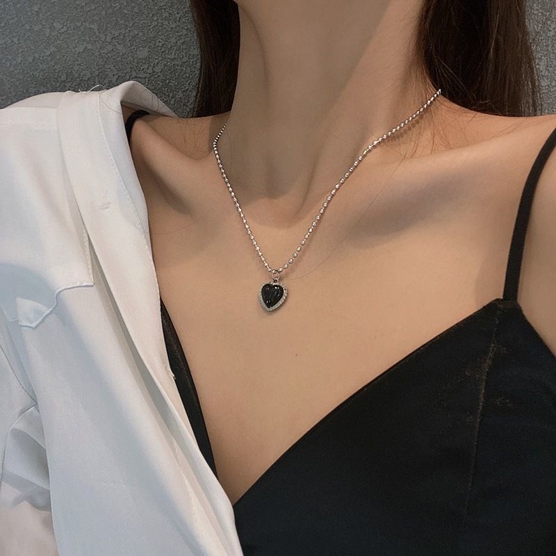 Vòng cổ mặt hình trái tim màu đen phong cách Hàn Quốc