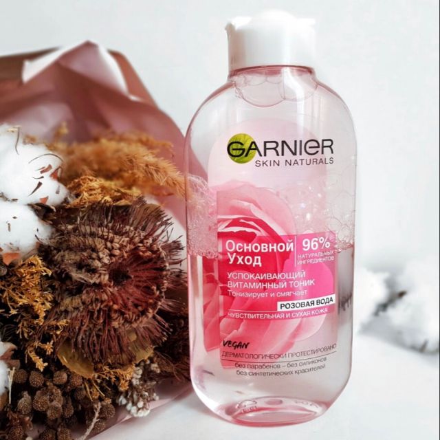 Nước hoa hồng Vitamin Ganier giúp mềm mịn da se khít lỗ chân lông