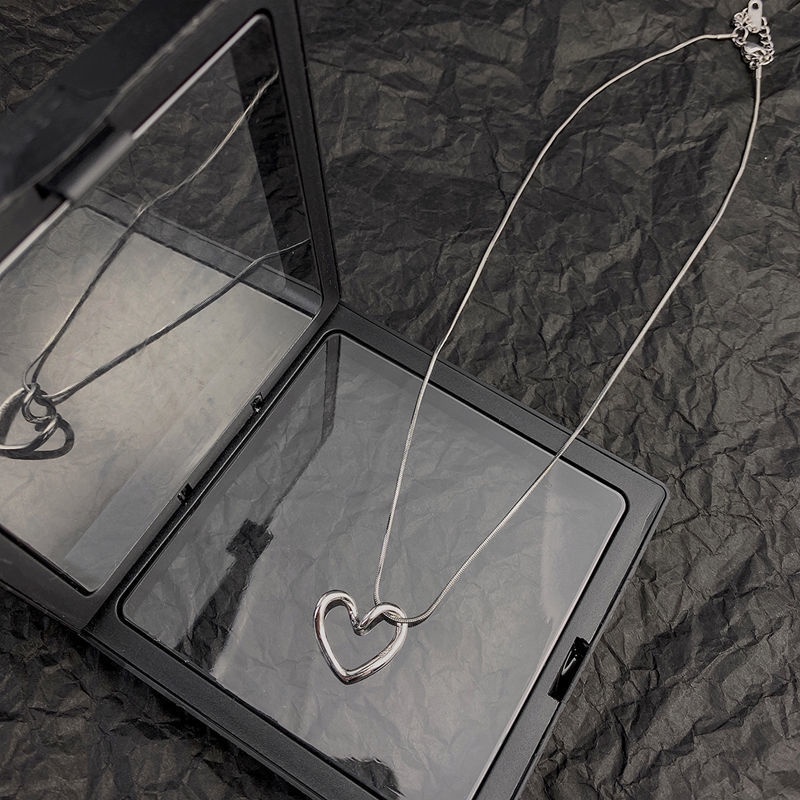 Vòng cổ Mặt Trái Tim Rỗng Màu Sắc Bạc Thời Trang Cho Nữ