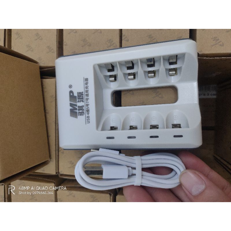 Pin sạc AA  vỉ 4 viên và Sạc chính hãng MP dung lượng thực 220mAh