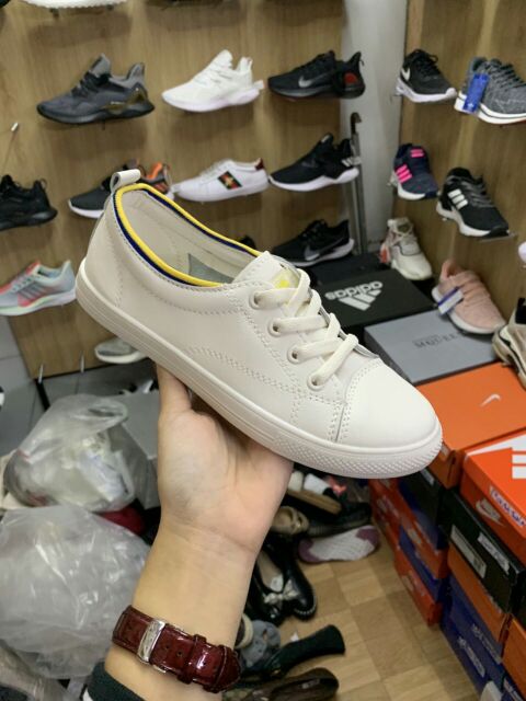 Giày slip on buộc dây