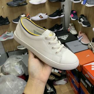 Giày slip on buộc dây