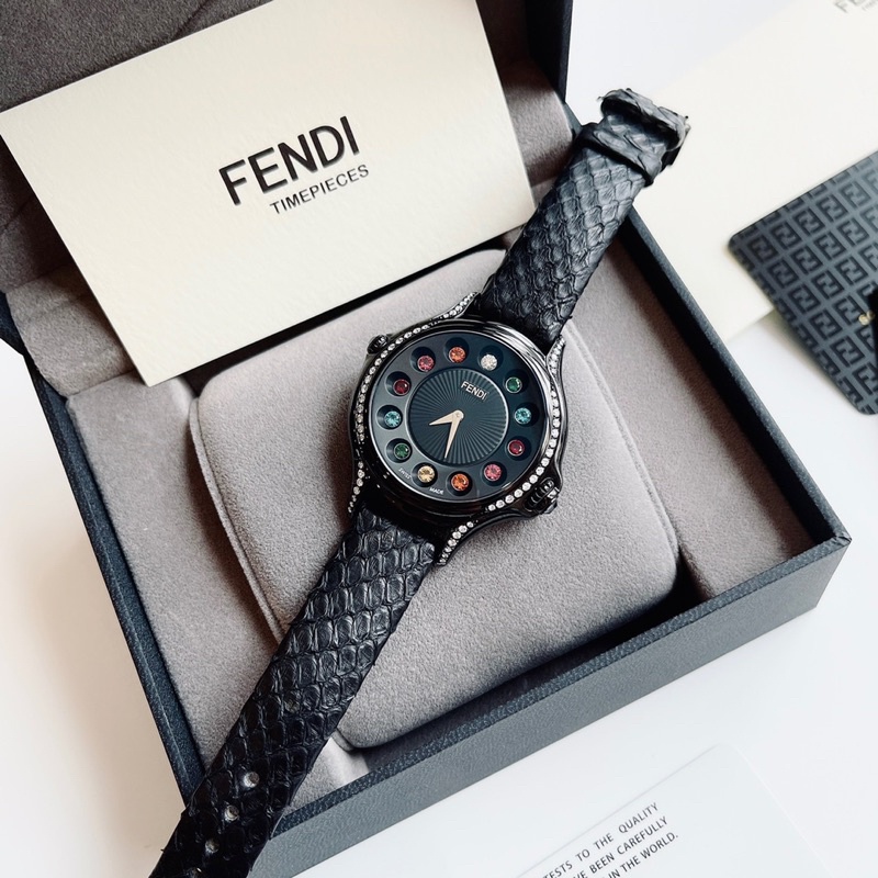Đồng hồ nữ Fendi crazy carats full black Viền đính kim cương .