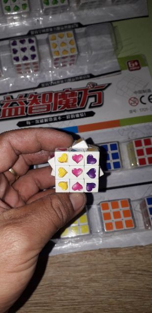 Rubik 3x3 mini bằng nhựa rất đẹp