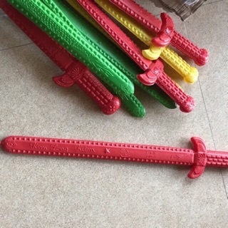 Kiếm nhựa đồ chơi có vỏ 10 chiếc