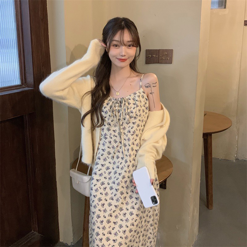 Set váy hai dây hoa nhí suông dài điệu đà thắt nơ trước ngực+ Áo len cardigan vintage