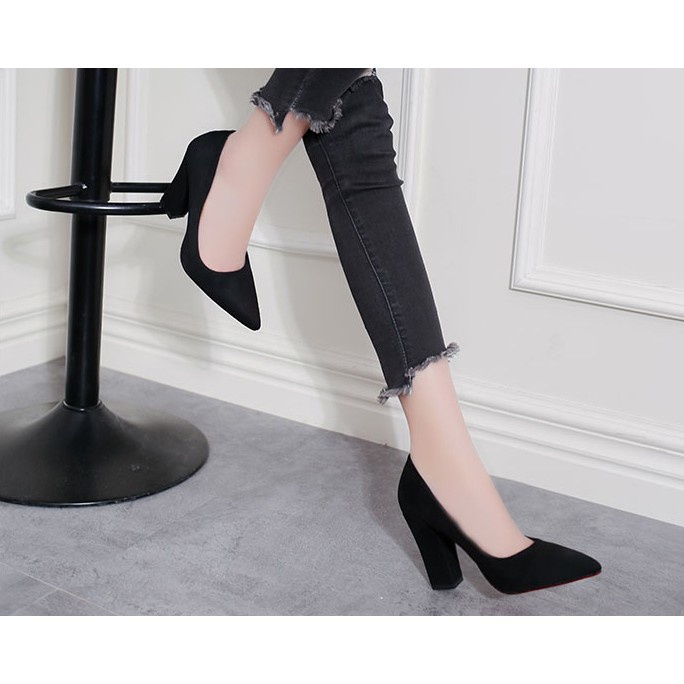 Giày cao gót bít mũi 7p đen gót vuông