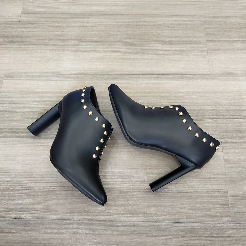 [ẢNH THẬT] Boots thời trang nữ đinh tán, da lì cao cấp ROSATA RO290 8p gót dẹp - đen, trắng - HÀNG VIỆT NAM - BKSTORE
