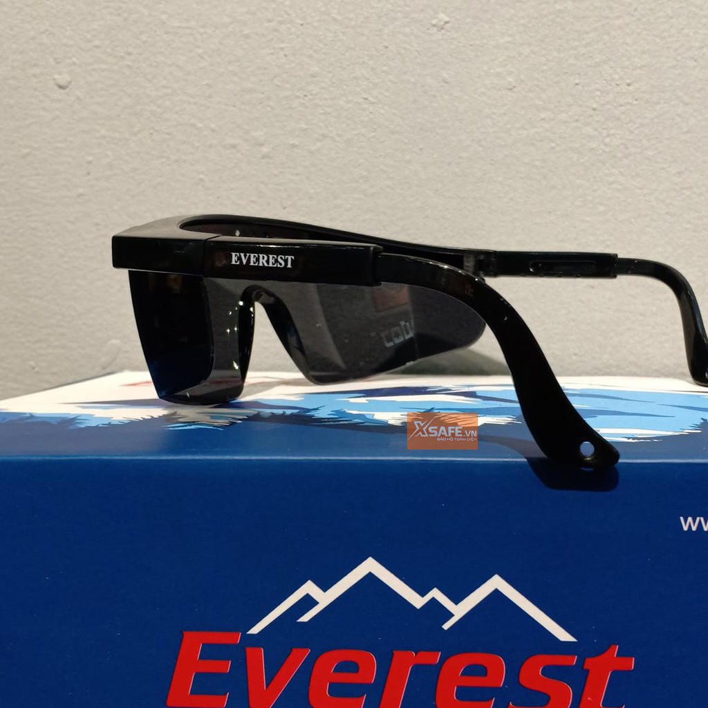 Kính bảo hộ Everest EV105 (2 màu trắng/đen) Kính chống bụi, chống tia UV, chống trầy xước, đọng sương, bảo vệ mắt